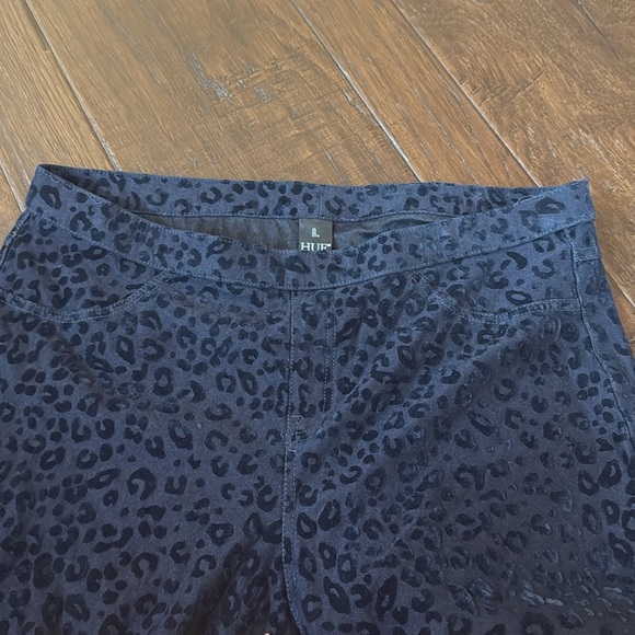 Women's Hue Leopard Flocked Print Denim Leggings Size Large Blue Midnight - Picture 7 of 8